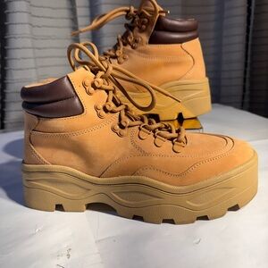 Steve Madden Chunky Tan Leather Hiking Boots – Tan/Brown – Unisex Size 7.5 M